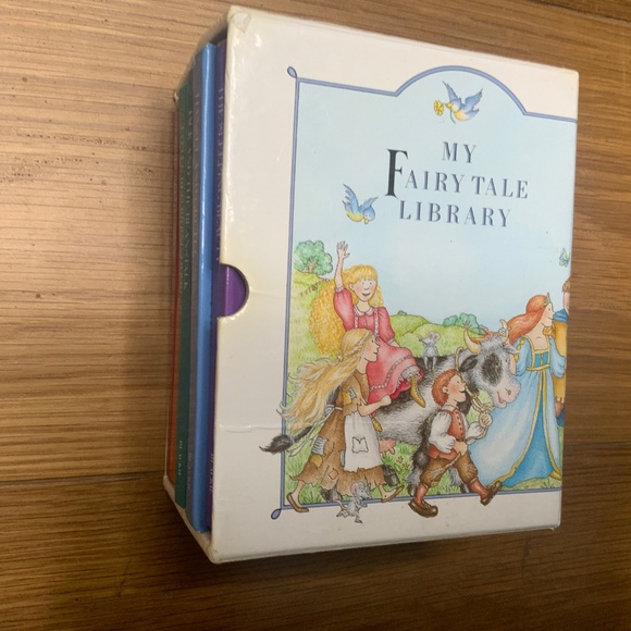 “My Fairy Tale Library” Eight Little Books in Slipcase - Picture 3 of 16